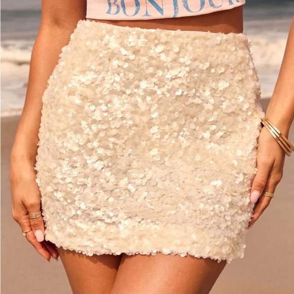Vici Catch You Beachside Sequin Mini Skirt - Picture 1 of 1